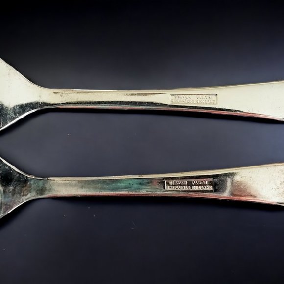 Set of 4 - Silverplate Pieces: Sugar Sifter/Dessert/Appetizer Forks/Relish Spoon - Picture 7 of 8